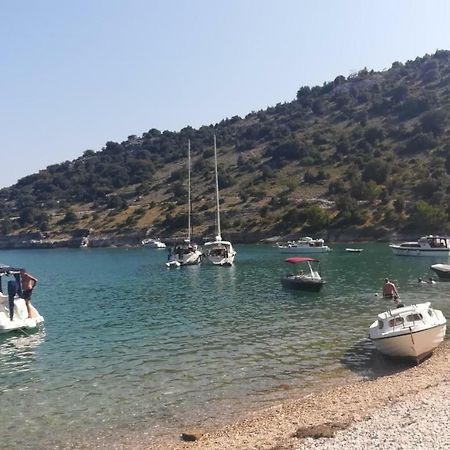 Apartman Knapic Koromačno Exteriör bild