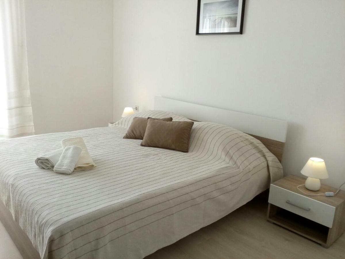 Apartman Knapic Koromačno Exteriör bild
