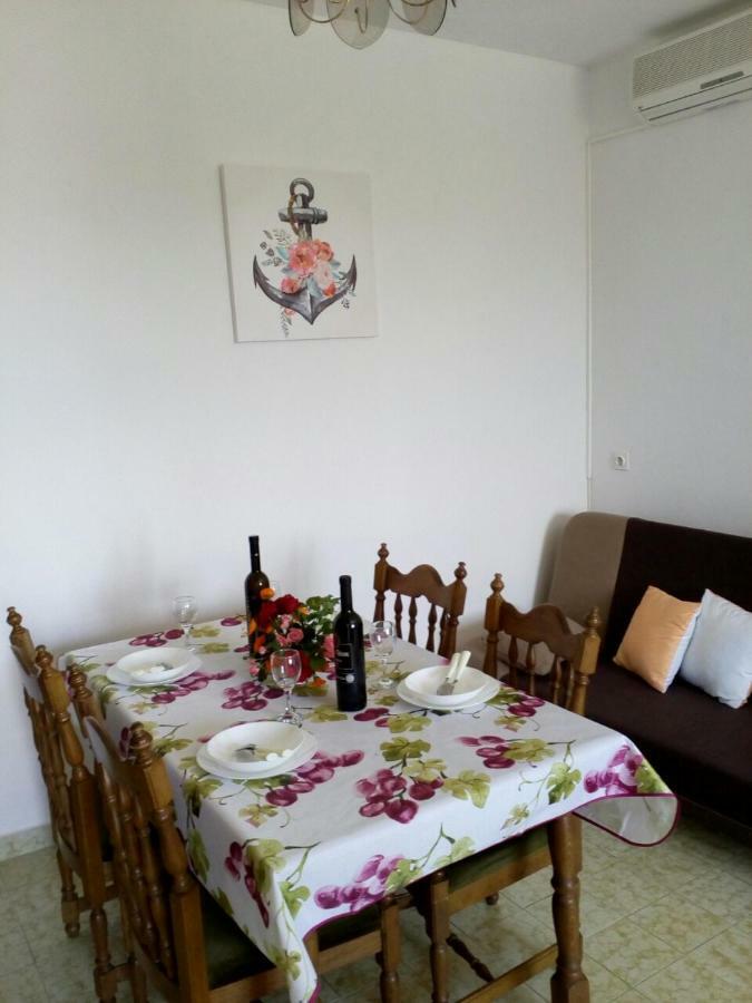 Apartman Knapic Koromačno Exteriör bild