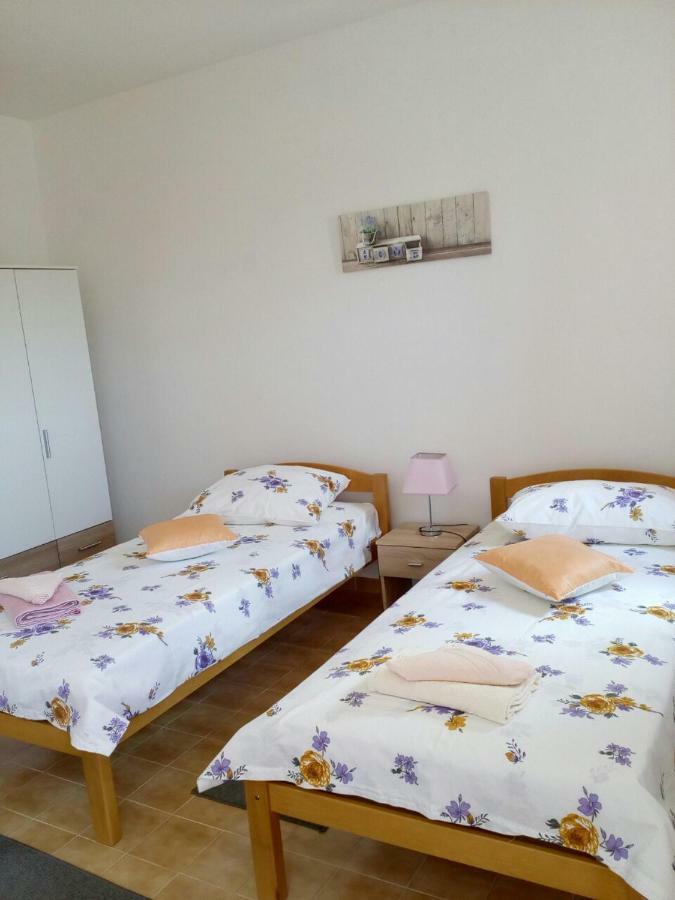 Apartman Knapic Koromačno Exteriör bild