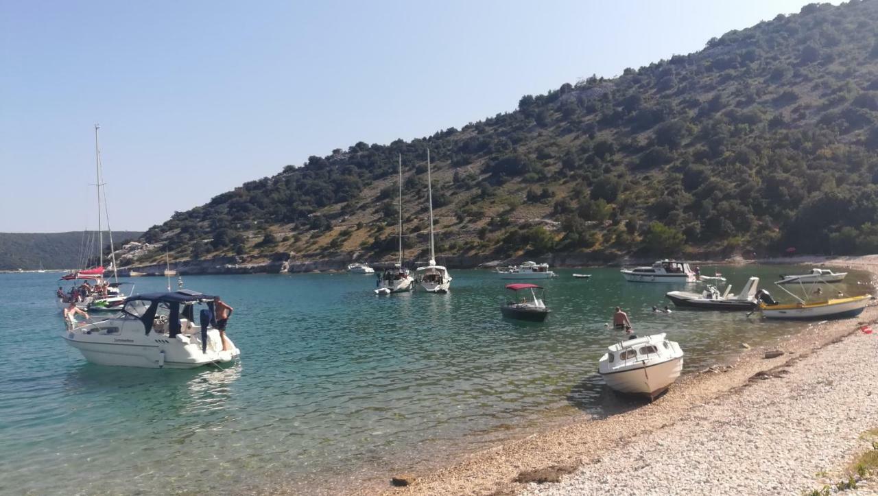 Apartman Knapic Koromačno Exteriör bild